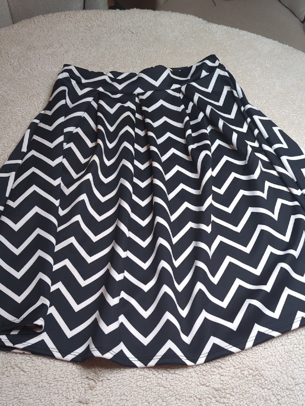 Women's Black and White Chevron Pleated Skirt